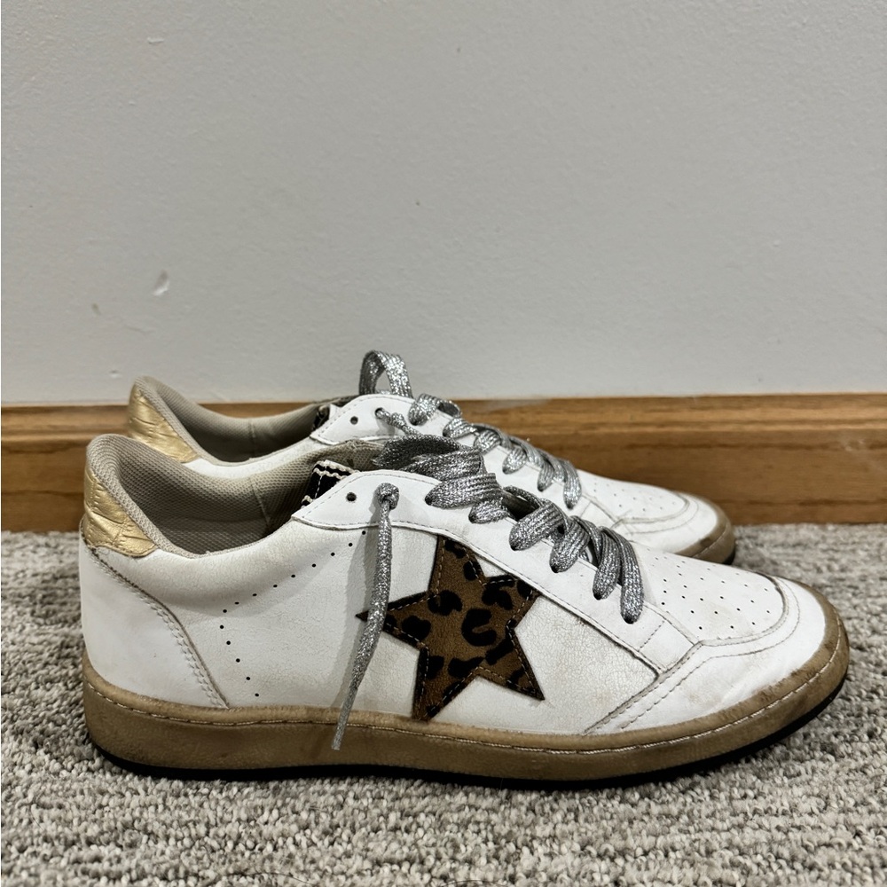 Tallulah Shu Shop star woman’s shoes. Size 8.5